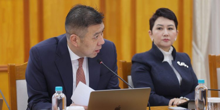 Хуулиас давсан 1000 журмыг хүчингүй болгоно 