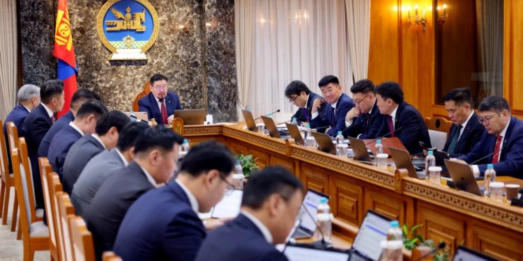 Замын-Үүд боомтыг цэгцлэхийг Ерөнхий сайд үүрэг болголоо