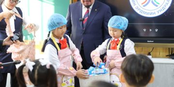 Нийслэлийн 1-5 дугаар ангийн сурагчид “Сүүн дархлаа” хөтөлбөрт хамрагдаж эхэллээ