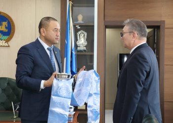 Сайд Б.Чойжилсүрэн салбарын гавьяатууддаа хүндэтгэл үзүүлжээ