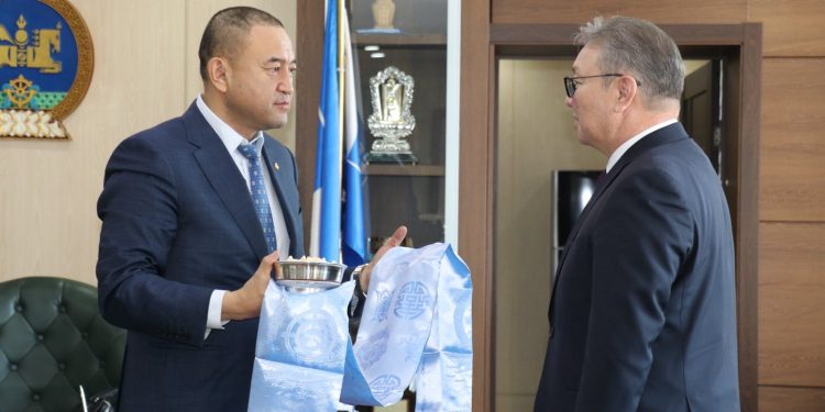 Сайд Б.Чойжилсүрэн салбарын гавьяатууддаа хүндэтгэл үзүүлжээ