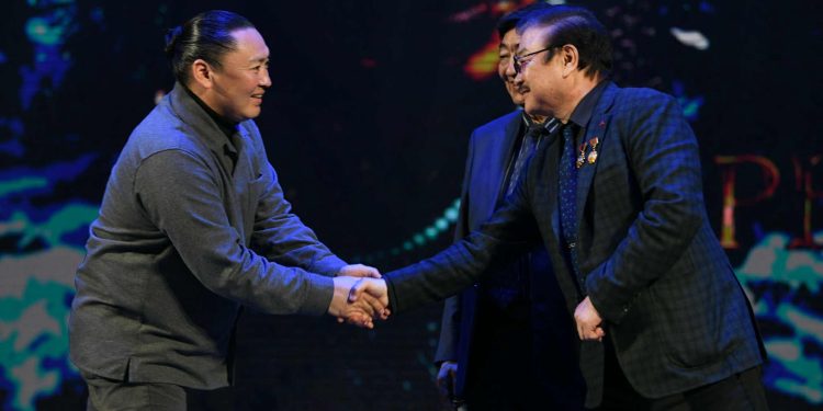 Б.ЗОЛБАЯР: ДАНГИНА бол алдартай жүжигчин, циркчин Э.Лхагва-Очирыг бүтээлцсэн кино гэж бэлгэшээн харж байгаа