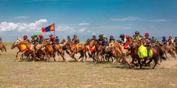 Хурдан морины бүсийн уралдааныг товложээ