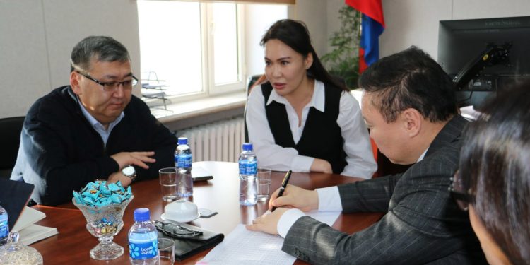 Хүний эрхийн дэд хороо: Төв аймаг дахь анхан болон давж заалдах шатны шүүхийн үйл ажиллагаатай танилцлаа