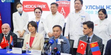 Манай улс хүүхдэд цусны үүдэл эс шилжүүлэн суулгах эмчилгээг амжилттай нэвтрүүллээ