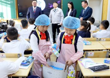 Нийслэлийн сургуулиудын 1-5 дугаар ангийн сурагчид “Сүүн дархлаа” хөтөлбөрт хамрагдаж эхэллээ