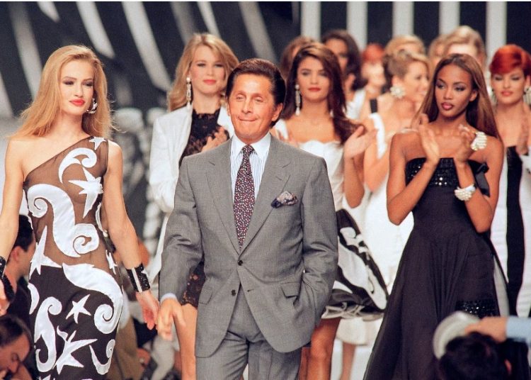 Алдарт дизайнер Валентино 93 насандаа таалал төгслөө