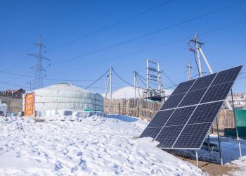 Нарны хавтангаар цахилгаан, дулаанаа шийдсэн өрхийн сайн туршлагатай танилцав