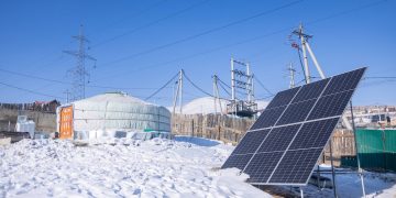 Нарны хавтангаар цахилгаан, дулаанаа шийдсэн өрхийн сайн туршлагатай танилцав