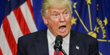 Трамп: Венесуэлийн Ерөнхийлөгч Мадурог эхнэрийн хамт баривчилж, энэ улсаас гаргасан