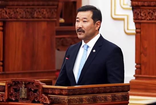 Үл хөдлөх хөрөнгө борлуулахад ногдуулдаг 2 хувийн албан татварыг хүчингүй болгох асуудлыг судална