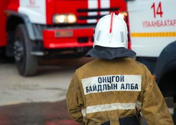 Шатаж буй байшингаас 4,8 настай хүүхдүүдийг аварчээ