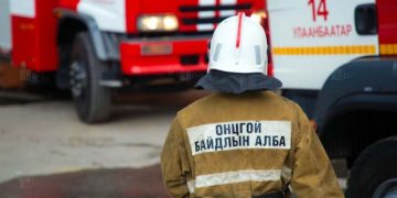 Шатаж буй байшингаас 4, 8 настай хүүхдүүдийг аварчээ