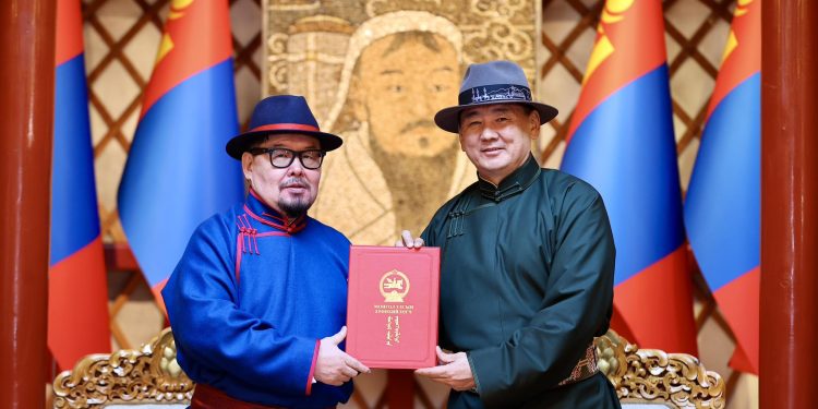 Ерөнхийлөгч У.Хүрэлсүх уламжлалт анагаах ухааныг хөгжүүлэх тухай зарлиг гаргалаа