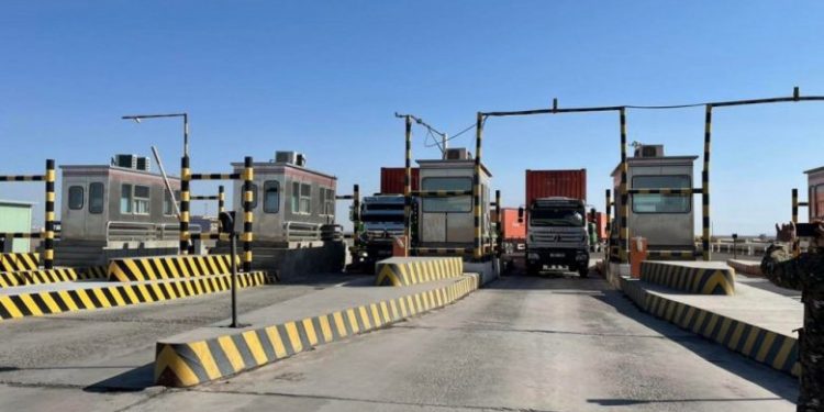 Сар шинээр хилийн зарим боомтыг түр хаана