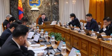 Төрийн хүнд суртал, чирэгдлийг арилгаж, зөвлөн тусалж ажиллахыг Ерөнхий сайд үүрэг болгов