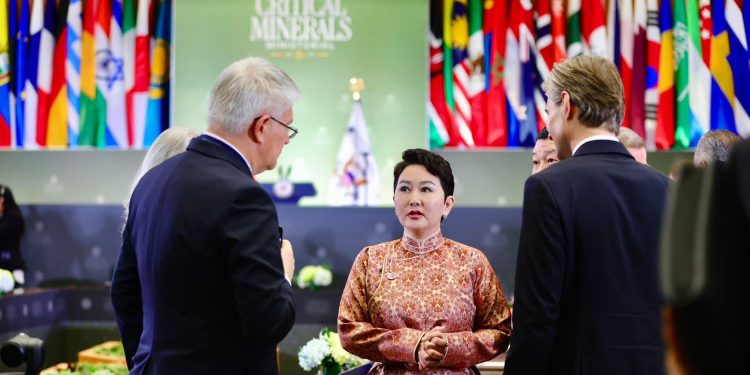 Чухал ашигт малтмалын асуудлаарх сайд нарын түвшний олон улсын уулзалтад оролцов