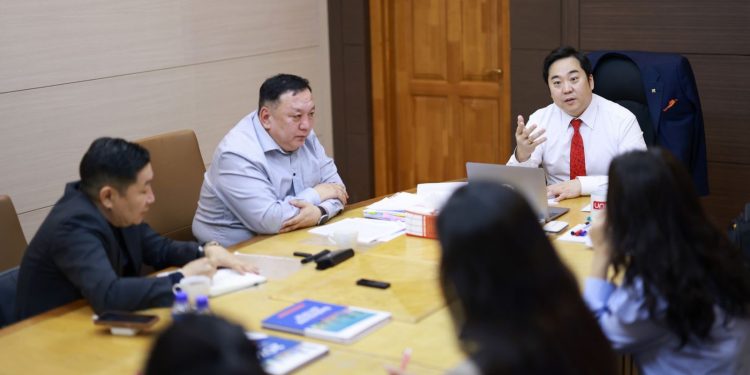 Түргэн тусламжийн машин, багийг 10-аар нэмжээ