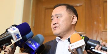 АН-ын эсрэг зогсож буй АН-ын экс дарга Лу.Гантөмөр