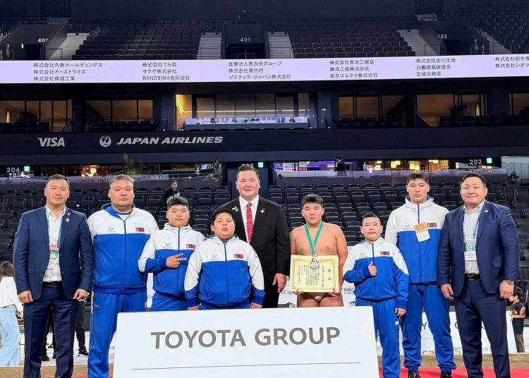 Хакүхо кап тэмцээнээс өсвөрийн 3 сүмоч медаль хүртжээ