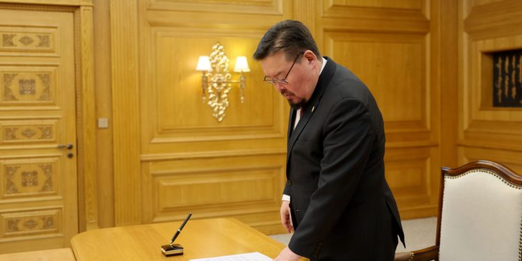 Оюутолгойн алдааг давтаагүй Г.Занданшатарын ТОХИРОЛЦОО