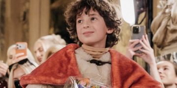 Парисын загварын шоуны од 10 настай дизайнер хүү