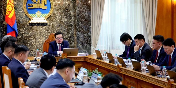 Авлигын гэмт хэргийн шүгэл үлээгчийг 1 саяас 5 тэрбумаар урамшуулна