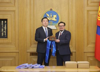 Монгол Улсын 35 дахь Ерөнхий сайд Н.Учрал Засгийн газрын тамгаа гардаж авлаа