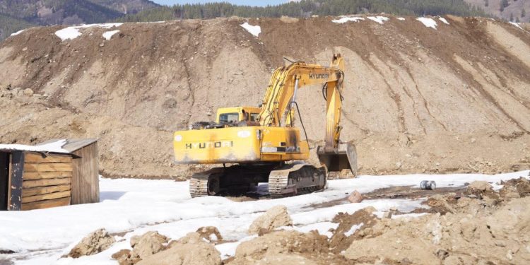 Хууль бусаар алт олборлож байгаа ААН-үүдийн тусгай зөвшөөрлийг цуцална