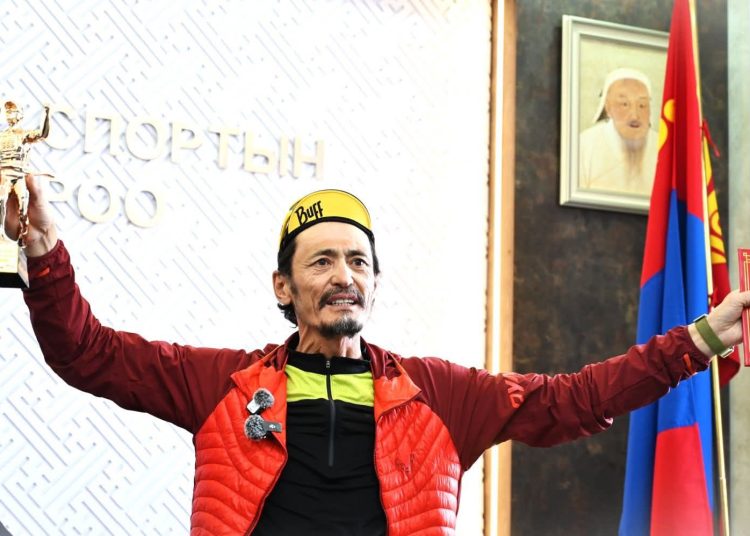 Улаанбаатар–Бээжин–Тяньжин чиглэлд нийт 32 өдөр,  1418 км гүйжээ