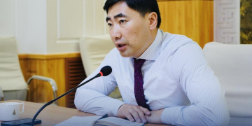 Б.Дашпүрэв: АИ95 болон дизель түлшний үнийг 300 төгрөгөөр нэмнэ