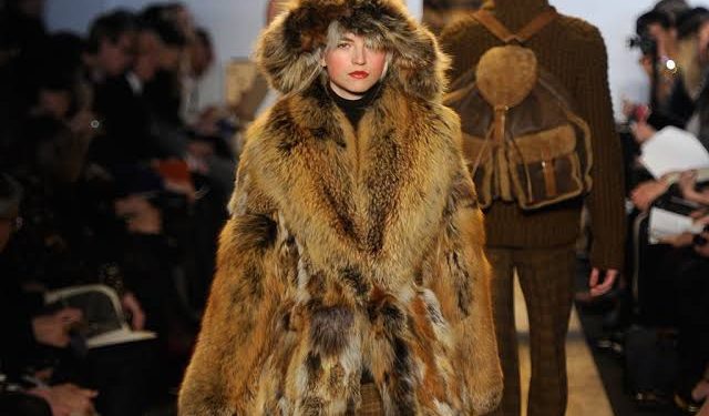 "Michael Kors" бүтээлдээ амьтны жинхэнэ үсийг ашиглахгүй!