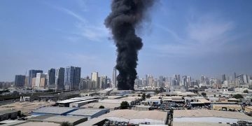 Дэлхийн хамгийн том газрын тосны үйлдвэр халдлагад өртөж дэлбэрчээ