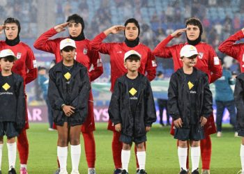 Ираны хөлбөмбөгийн эмэгтэй шигшээ багийнхан орогнол хүссэн ч эх орондоо буцлаа