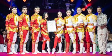 Монголын циркчид Мөнгөн цом хүртлээ