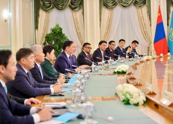 Ерөнхийлөгч У.Хүрэлсүх, К.Токаев нар албан ёсны хэлэлцээ хийлээ