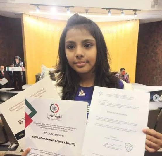 11 настайдаа магистрын зэрэг хамгаалсан мэксик охин