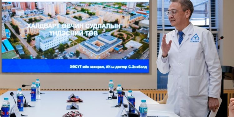 АТГ-ын үүдийг сахих болсон С.Энхболдыг ХӨСҮТ-ийн захирлаас огцруулах уу?