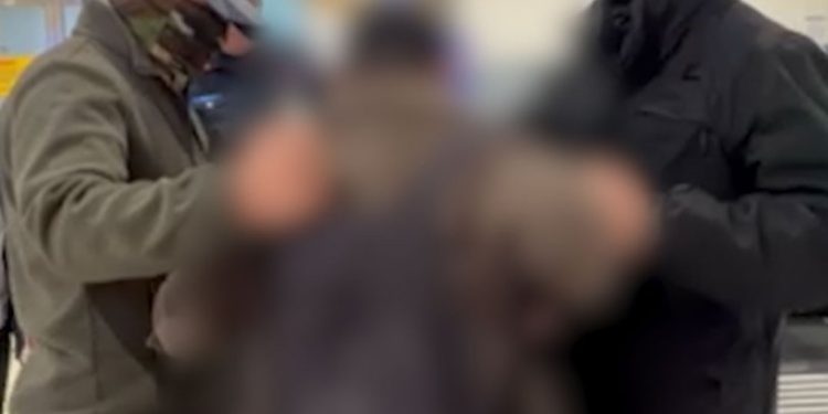 Хүүхдийг садар самуунд уруу татсан этгээдийг Солонгосоос баривчлан авчирлаа
