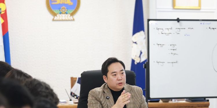 А.БАЯР: МОПЕД, СКҮҮТЭРИЙГ 16 НАС ХҮРСЭН ИРГЭНД ТҮРЭЭСЛҮҮЛНЭ