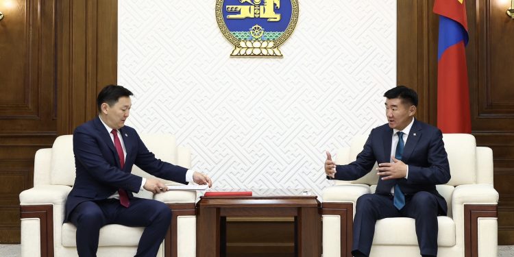 Төсвийн тогтвортой байдлын тухай хуульд нэмэлт, өөрчлөлт оруулах тухай хуулийн төсөл өргөн мэдүүлэв