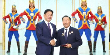 Гавьяат барилгачин Б.Жүгдэрт Хөдөлмөрийн баатар цол хүртээлээ