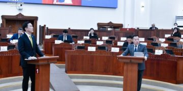 "Төрөө хямралаас гаргасан уу, түмнээ ядуурлаас аварсан уу" сэдвээр мэтгэлцэв