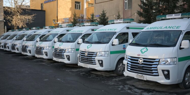 Түргэн тусламжийн тусгай тоноглол бүхий 12 автомашиныг гардууллаа