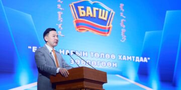 Хөгжлийн тэргүүлэх чиглэл нь боловсрол гэдгийг Ерөнхий сайд онцлов